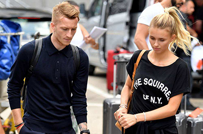 羅伊斯超正女友斯嘉麗