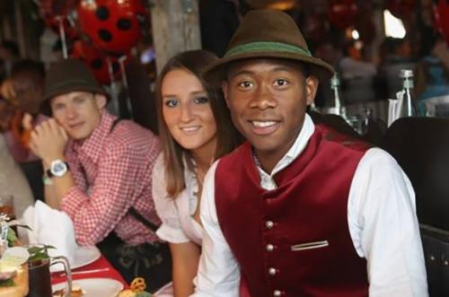 達維德-阿拉巴女友