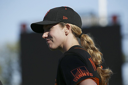 巨人女教練阿麗薩-納肯