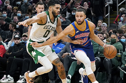 柯瑞比肩喬丹科比