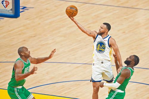 柯瑞比肩喬丹科比