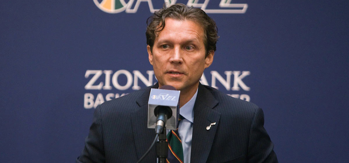 奎因-斯奈德正式辭職