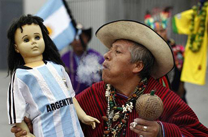 秘魯13名巫師為國家隊施法