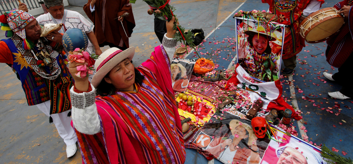 秘魯13名巫師為國家隊施法