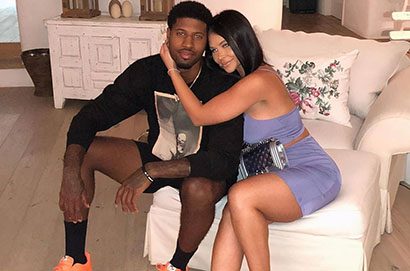 保羅喬治與女友登記結婚