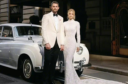 樂福攜嬌妻度蜜月