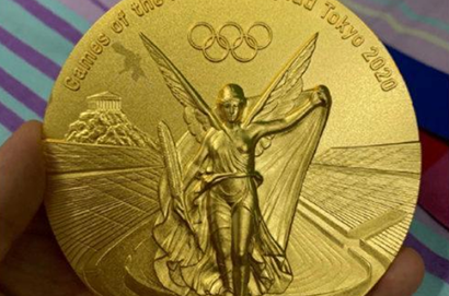 東亞盃剛結束冠軍獎盃就破了