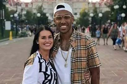 奧巴梅楊與妻子遭遇搶劫