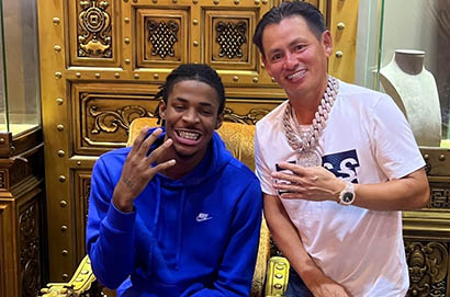 賈·莫蘭特的訂製鑲鑽牙套