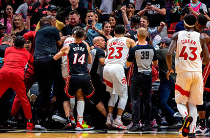 NBA爆發激烈衝突！2人打架雙雙被驅逐