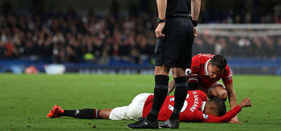 瓦拉內因傷離場掩面痛哭