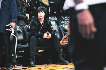 五月天阿信同框籃網球星西蒙斯