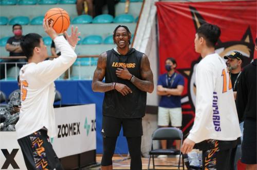 球迷為看魔獸擠爆球館