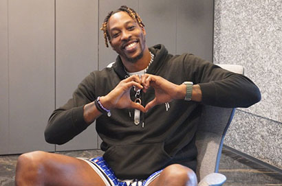 球迷為看魔獸擠爆球館