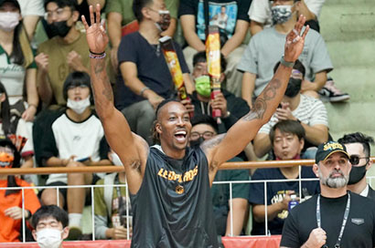 球迷為看魔獸擠爆球館