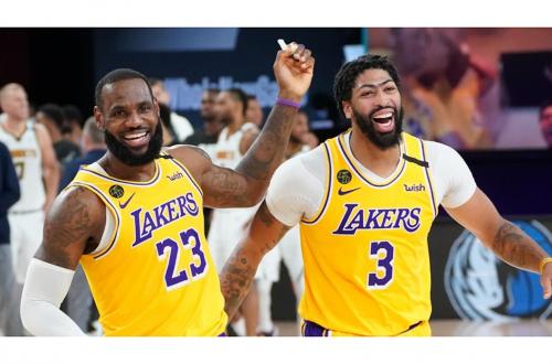 老詹終選擇退位，濃眉正式成為湖人老大 