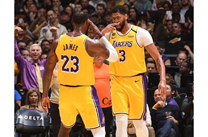 老詹終選擇退位，濃眉正式成為湖人老大 