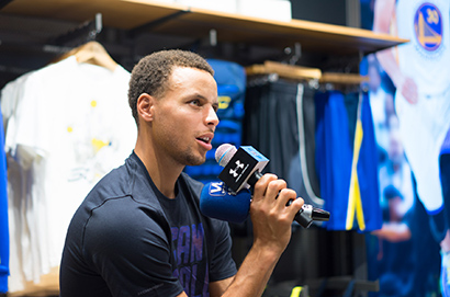 柯瑞參加快問快答採訪