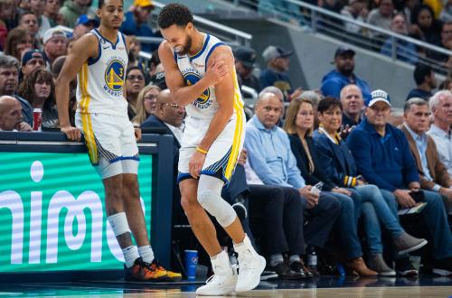 柯瑞遭遇左肩半脫位無需手術