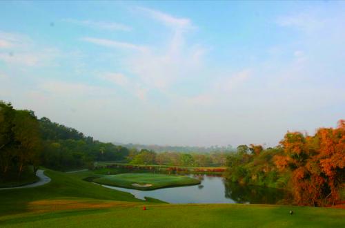 南寶高爾夫球場