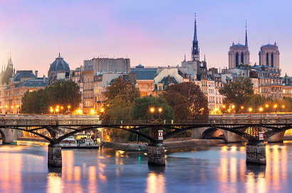 融入法國知名地標象徵