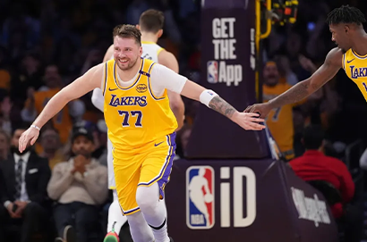 湖人東契奇戰勝爵士